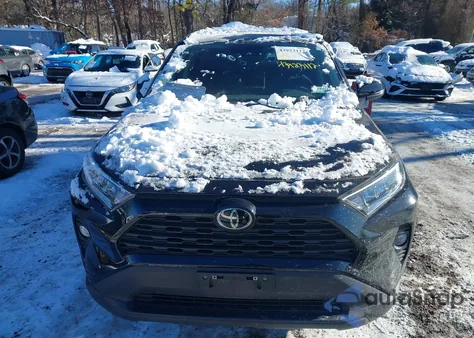 2021 Toyota Rav4 Xle Premium z USA, uszkodzony, nr VIN 2T3A1RFV9MW158069